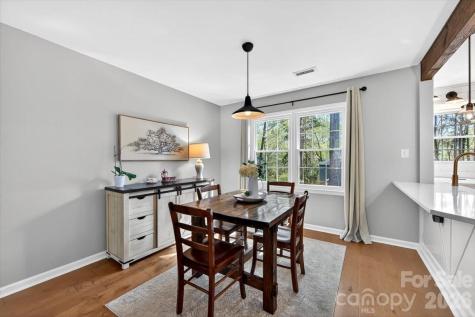 9011 Warbler Court Charlotte NC 28210