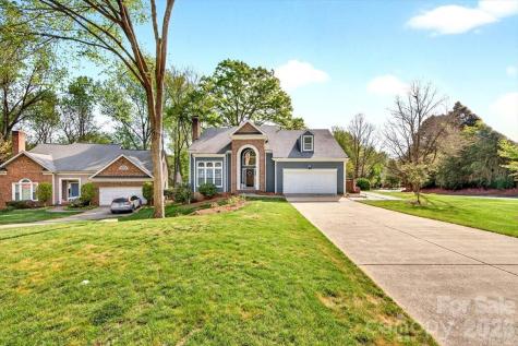 9011 Warbler Court Charlotte NC 28210