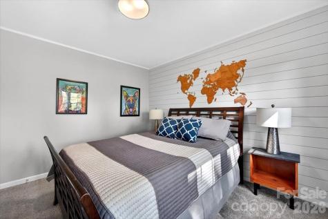 9011 Warbler Court Charlotte NC 28210