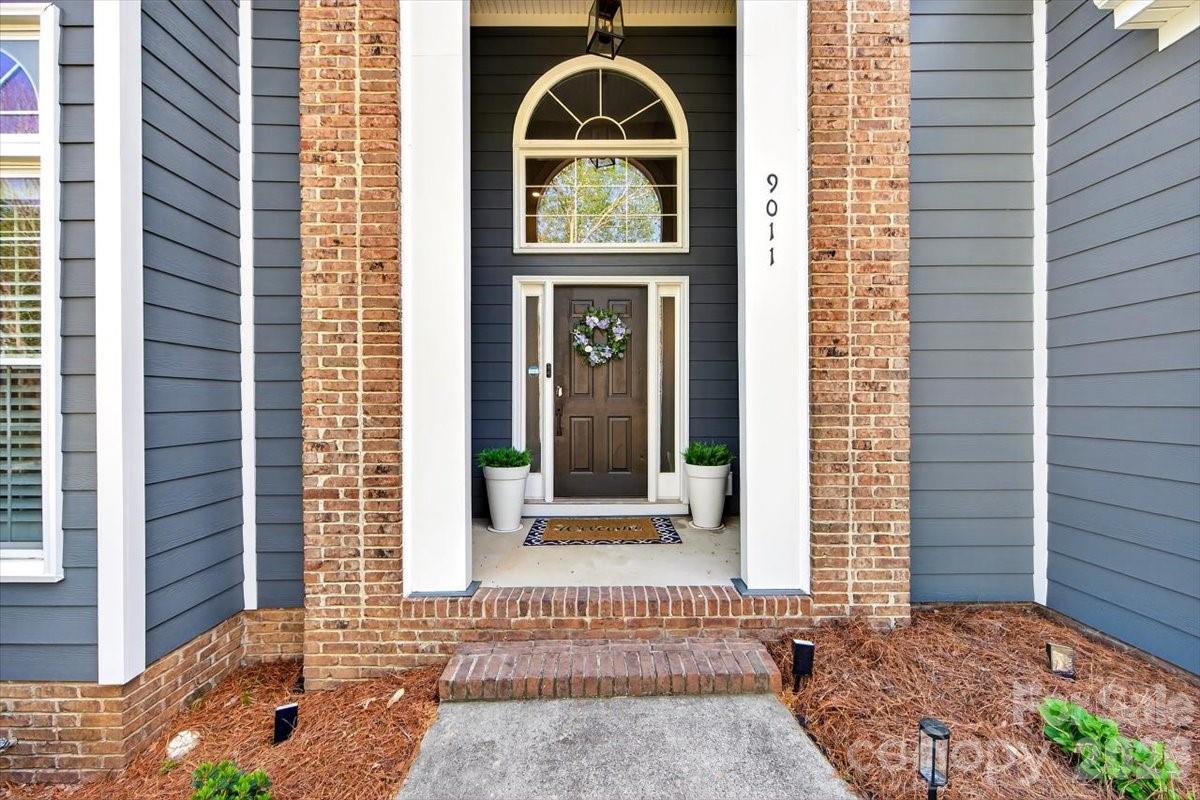 9011 Warbler Court Charlotte NC 28210