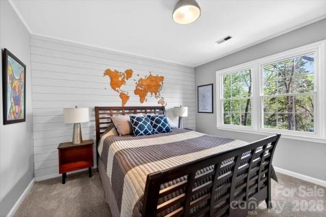 9011 Warbler Court Charlotte NC 28210