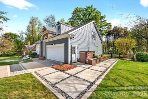 9011 Warbler Court Charlotte NC 28210