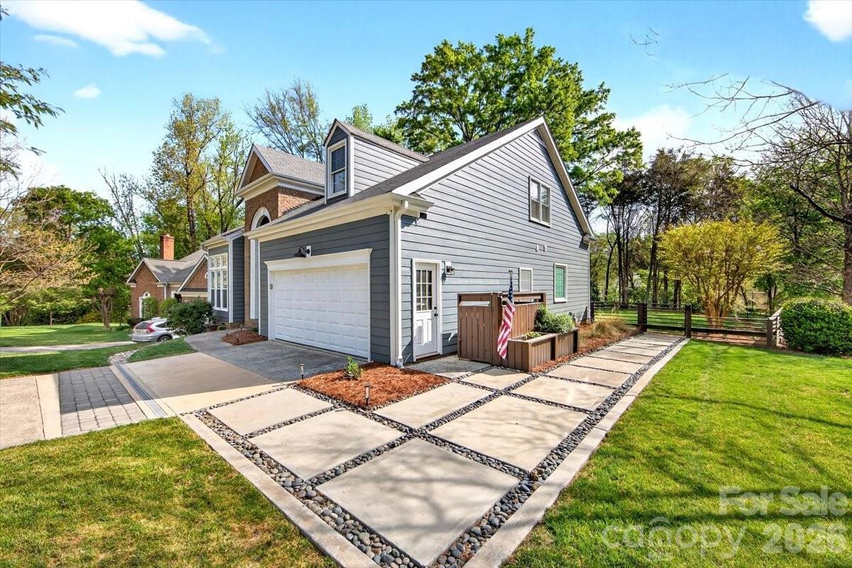 9011 Warbler Court Charlotte NC 28210