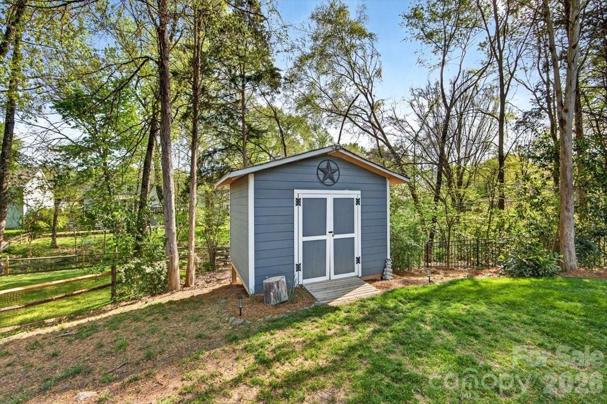 9011 Warbler Court Charlotte NC 28210