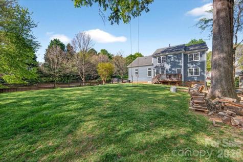 9011 Warbler Court Charlotte NC 28210