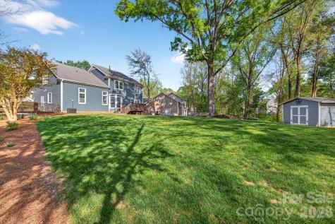 9011 Warbler Court Charlotte NC 28210