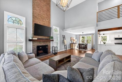 9011 Warbler Court Charlotte NC 28210