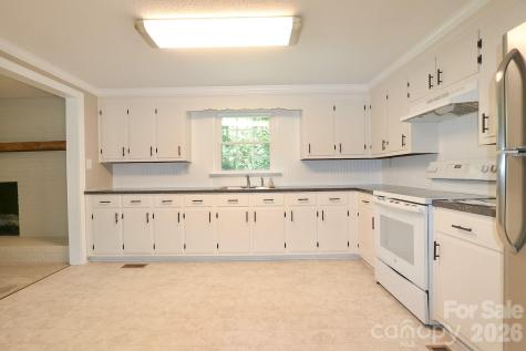 1279 N Hoots Road Ronda NC 28679