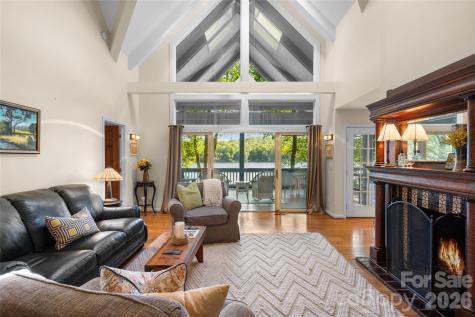 90 West Shore Drive Lake Toxaway NC 28747