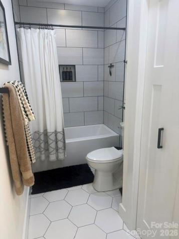1 Little Oak Road Leicester NC 28748