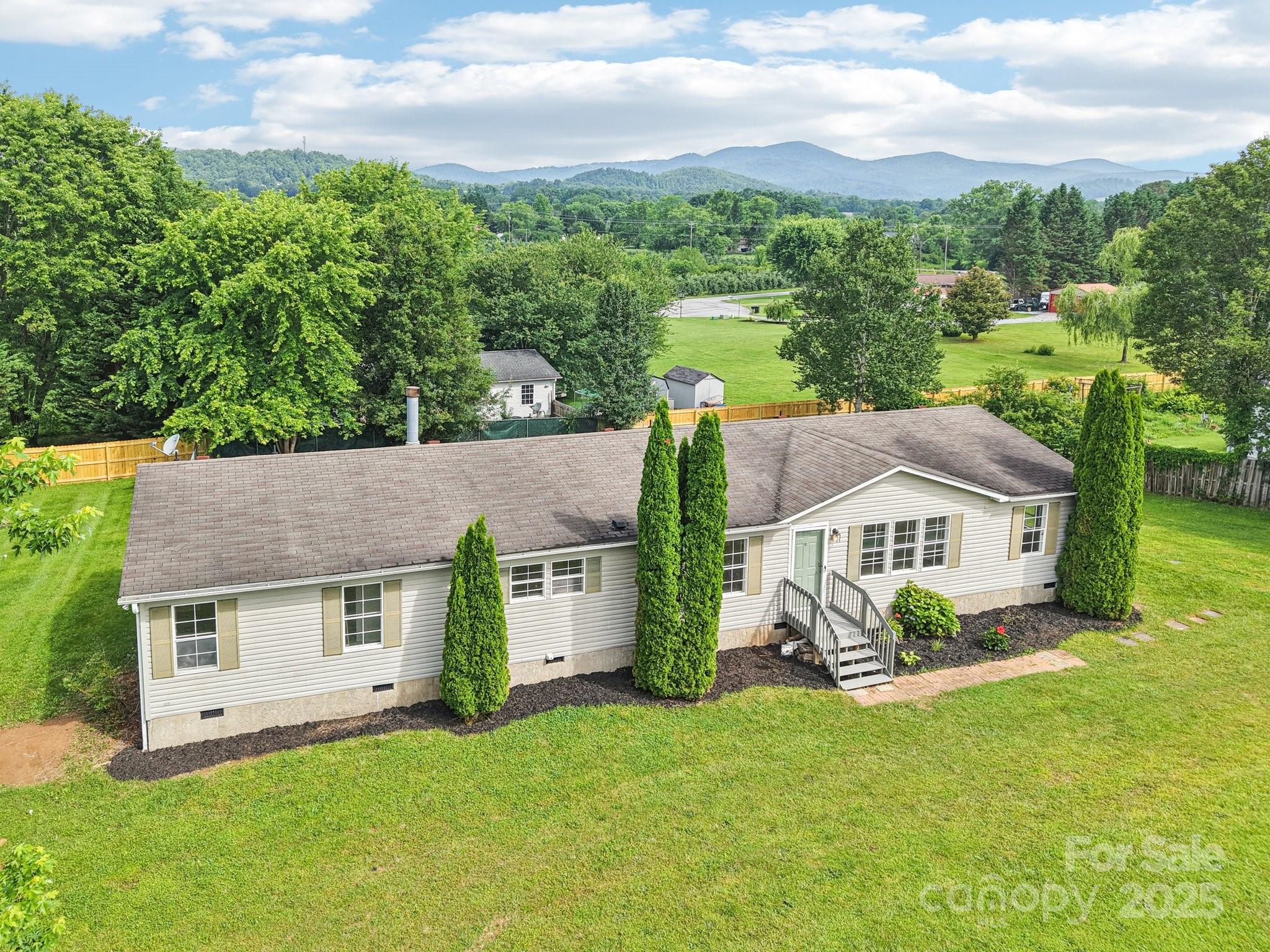 18 Sweet Briar Path Way Hendersonville NC 28792