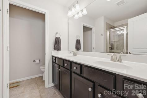 2441 Diplomat Lane Charlotte NC 28210