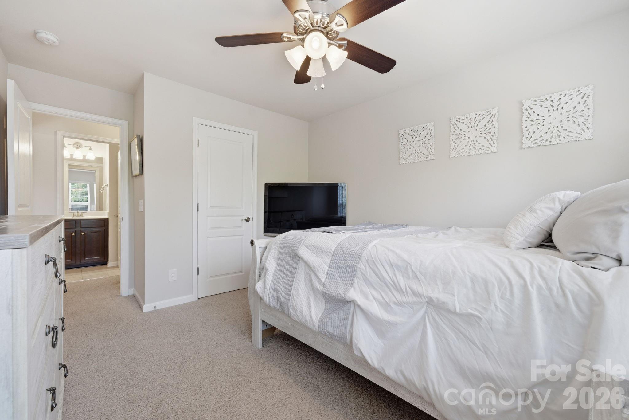 2441 Diplomat Lane Charlotte NC 28210