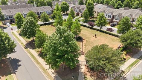 2441 Diplomat Lane Charlotte NC 28210