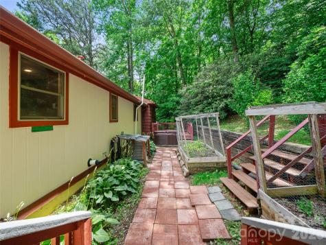 125 Heartland Lane Burnsville NC 28714