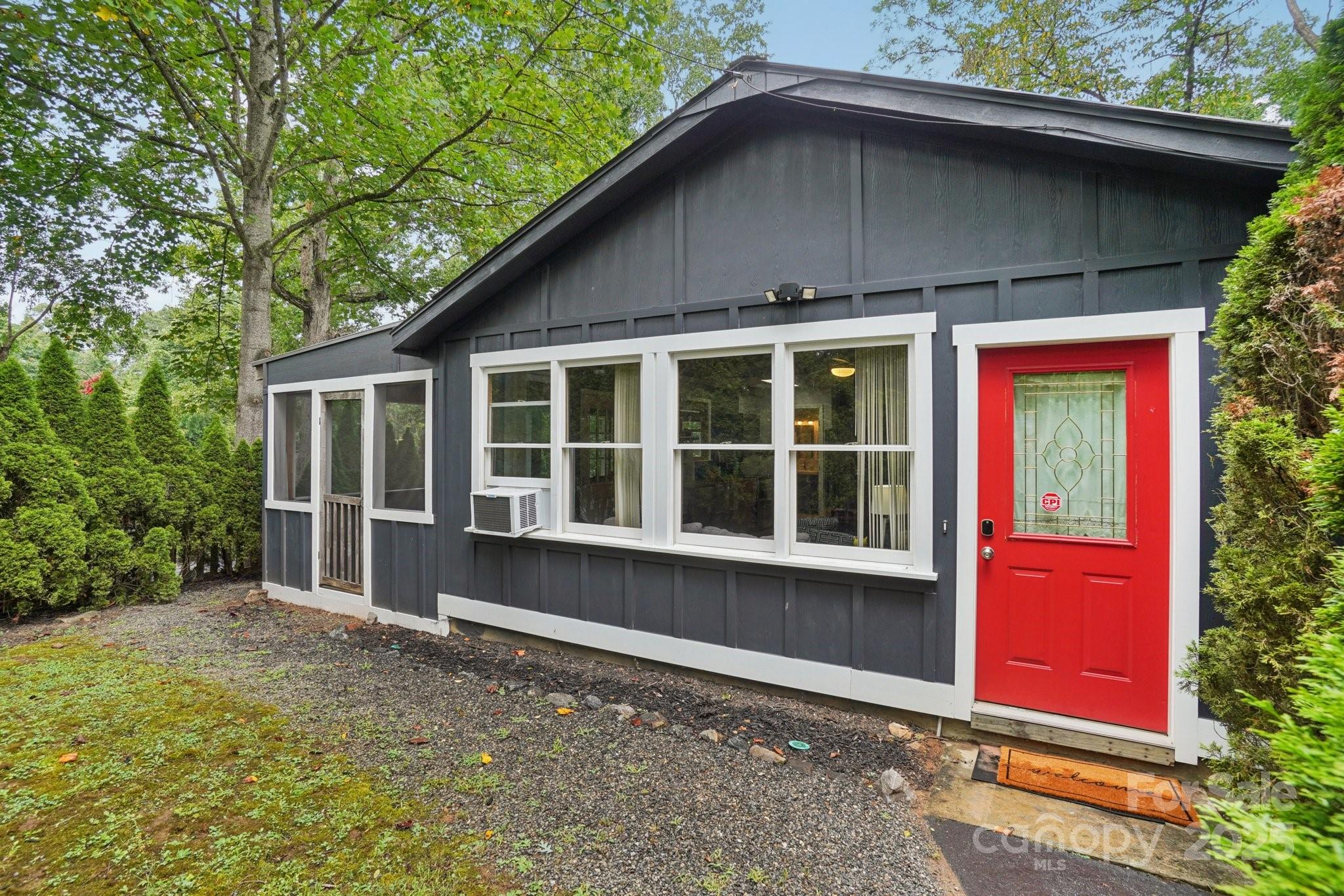 15 Pinewood Road Asheville NC 28805