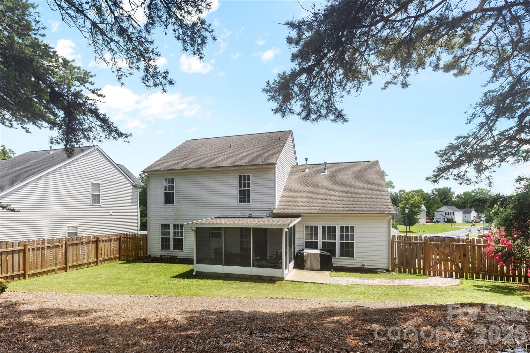 9746 Holly Park Drive Charlotte NC 28214