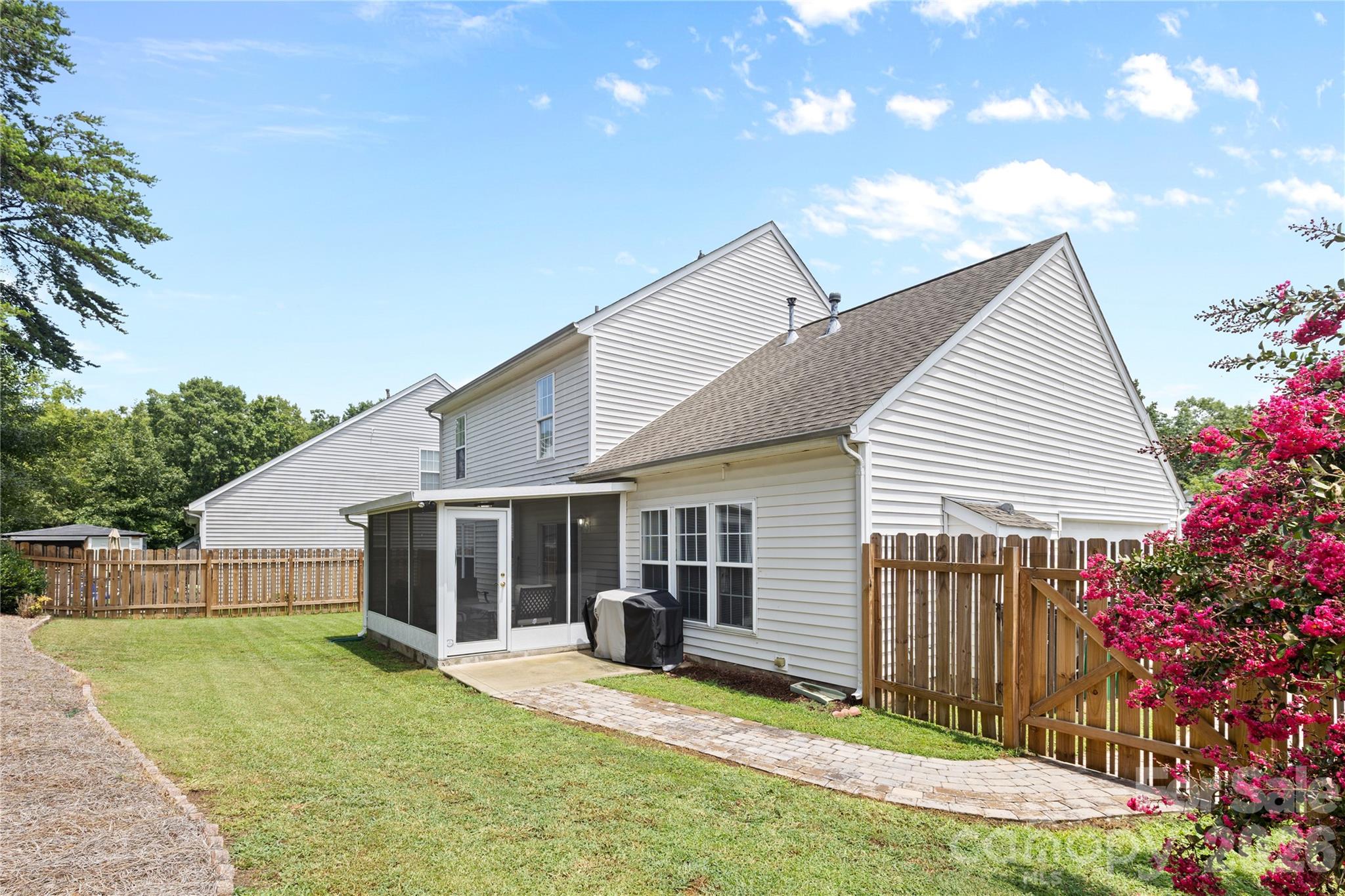 9746 Holly Park Drive Charlotte NC 28214