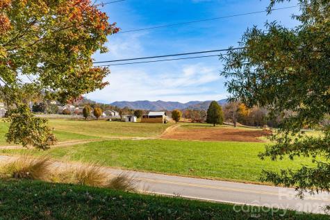 92 Mountain Meadow Circle Weaverville NC 28787
