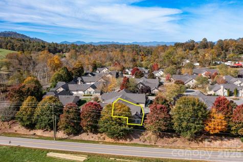 92 Mountain Meadow Circle Weaverville NC 28787