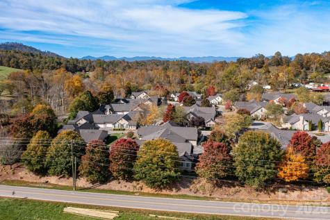 92 Mountain Meadow Circle Weaverville NC 28787