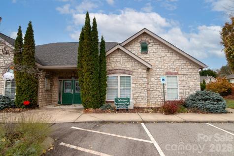 92 Mountain Meadow Circle Weaverville NC 28787