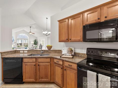 92 Mountain Meadow Circle Weaverville NC 28787
