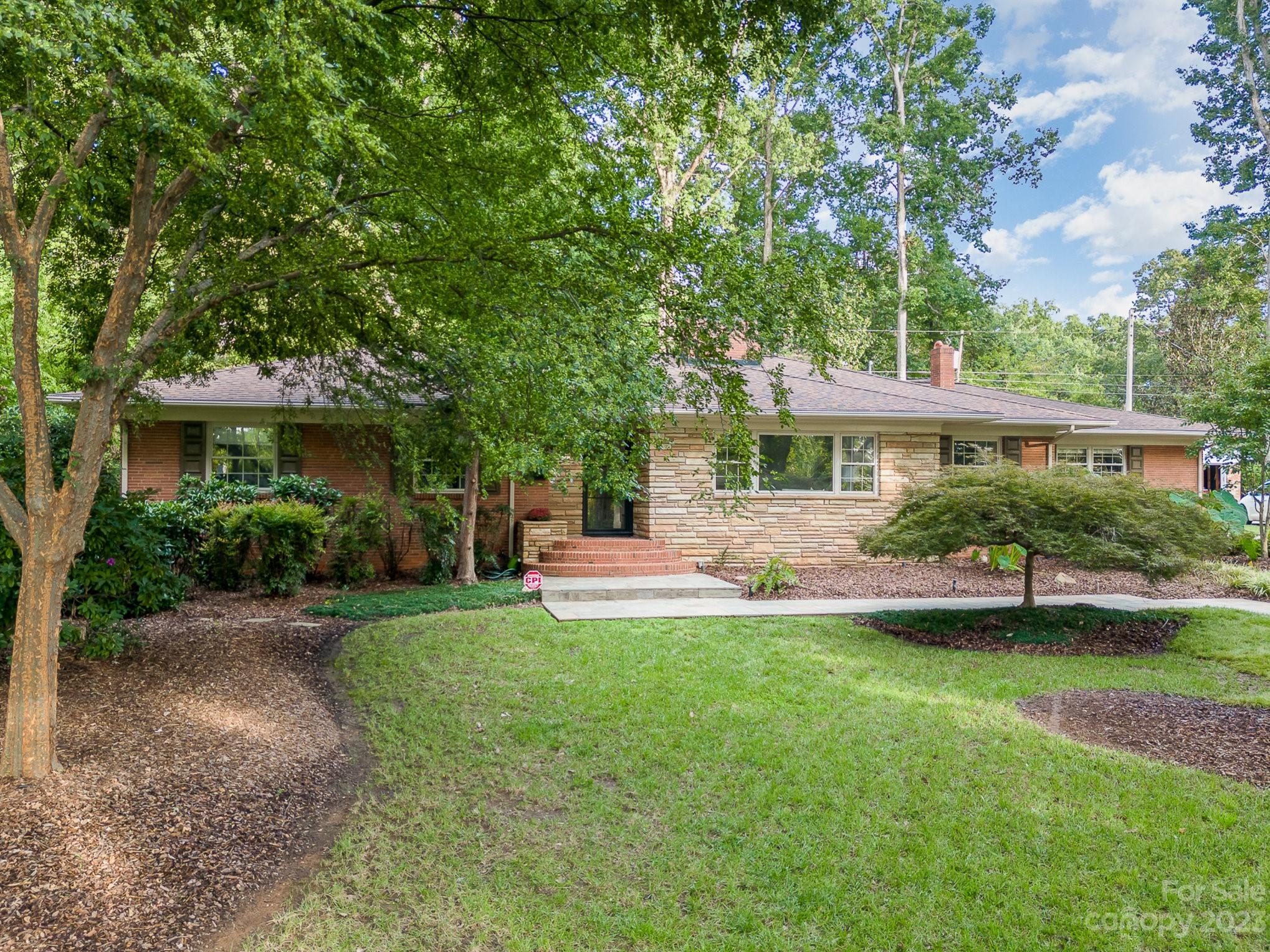 5527 Robinhood Road Charlotte NC 28211