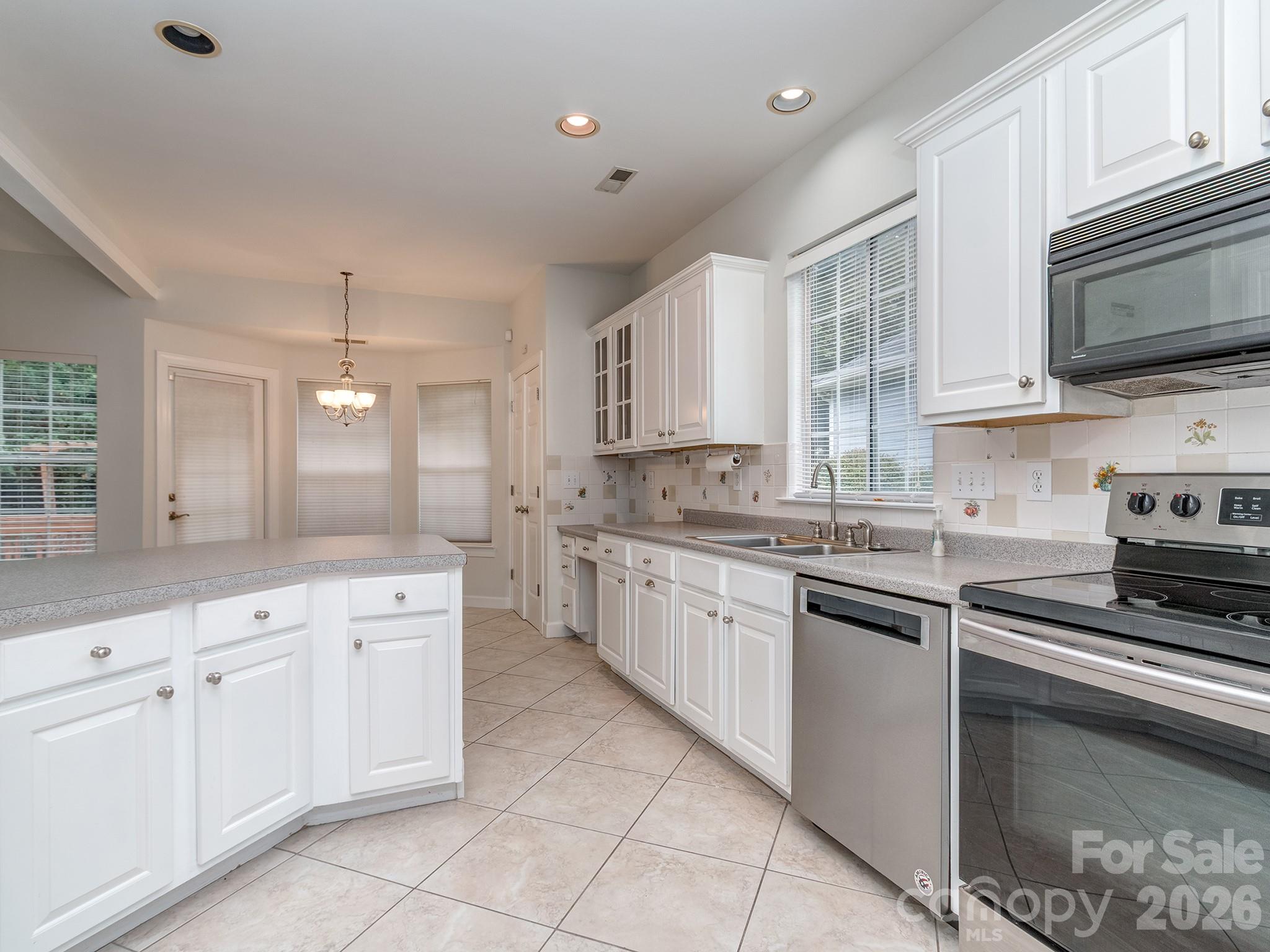 6221 Caslon Court Charlotte NC 28270
