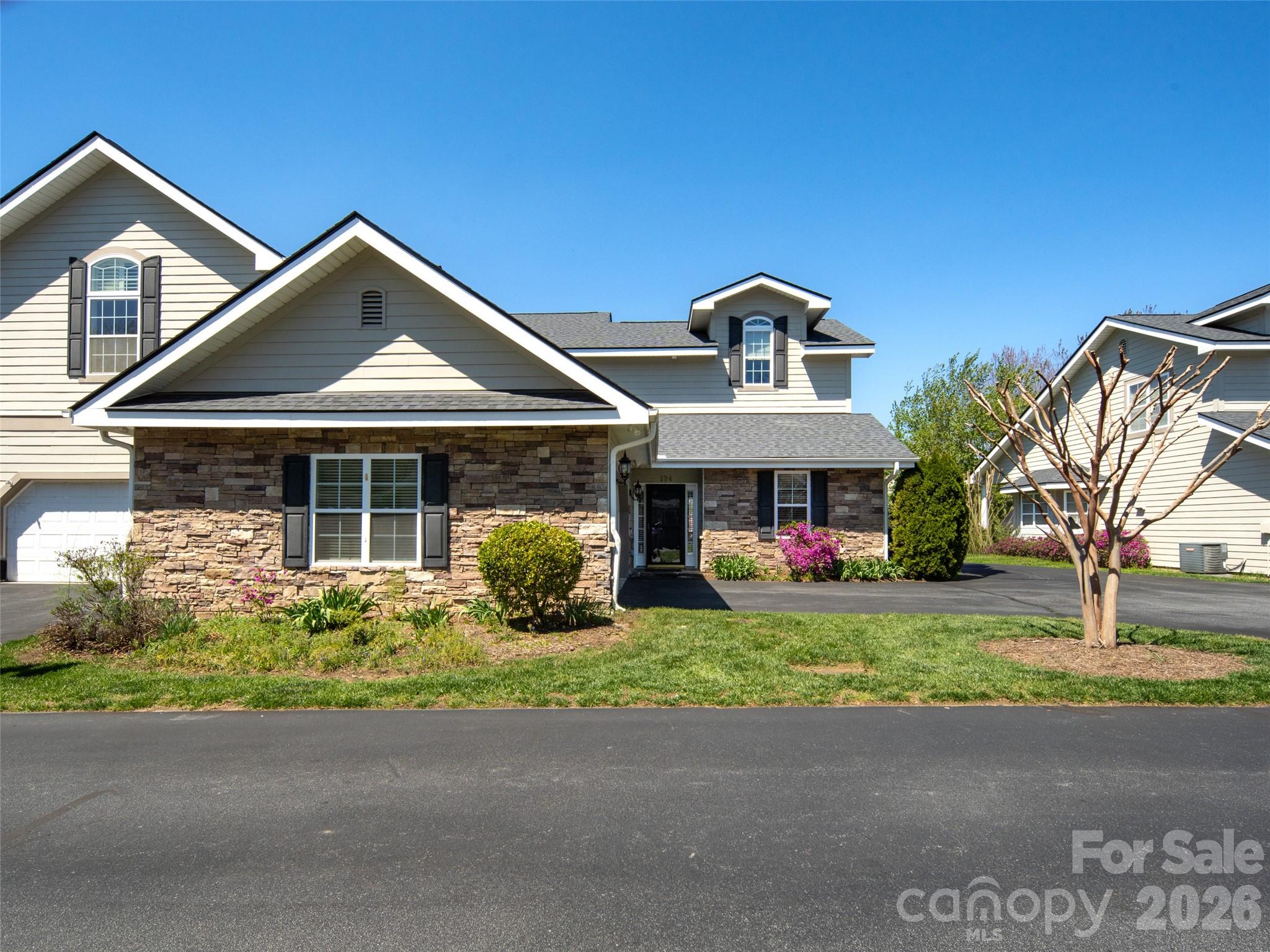 124 Towne Place Drive Hendersonville NC 28792