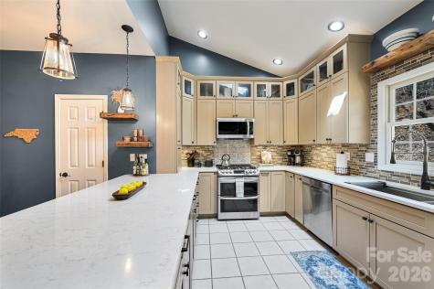 94 Squirrel Trail Hendersonville NC 28791