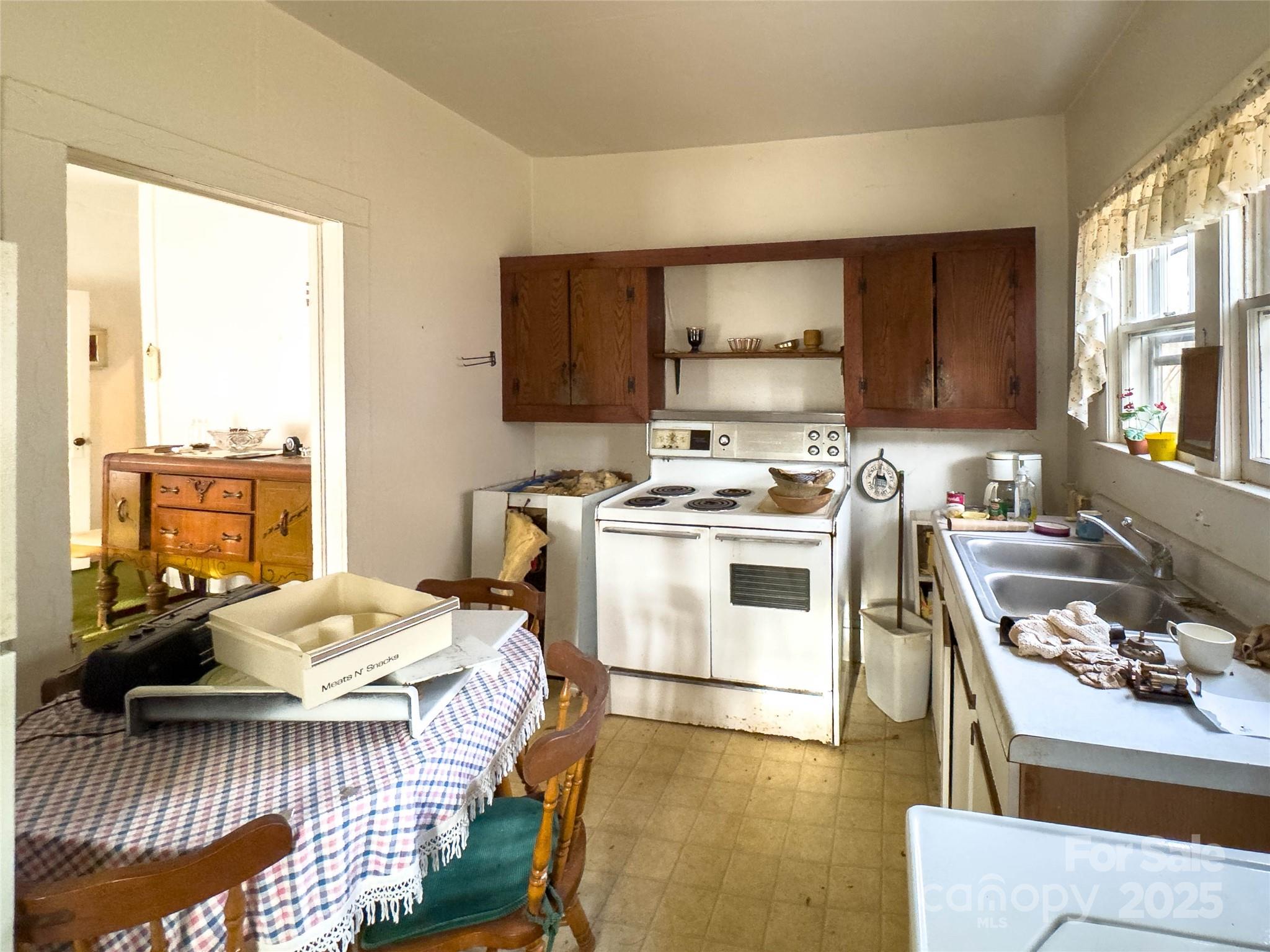 141 Burleson Drive Bakersville NC 28705