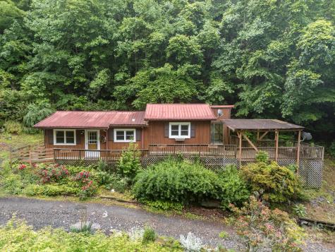 160 Colehearth Hollow Road Bakersville NC 28705