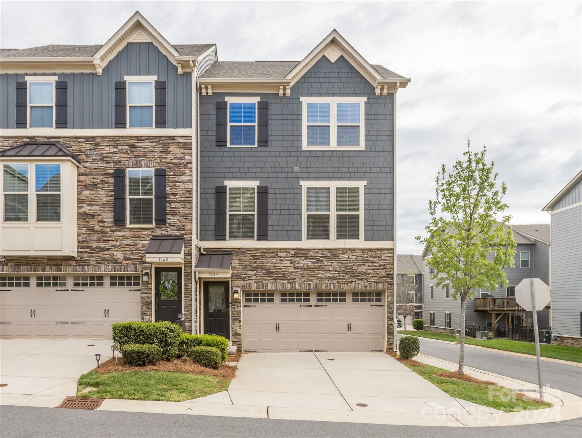 1924 Catkin Lane Charlotte NC 28205