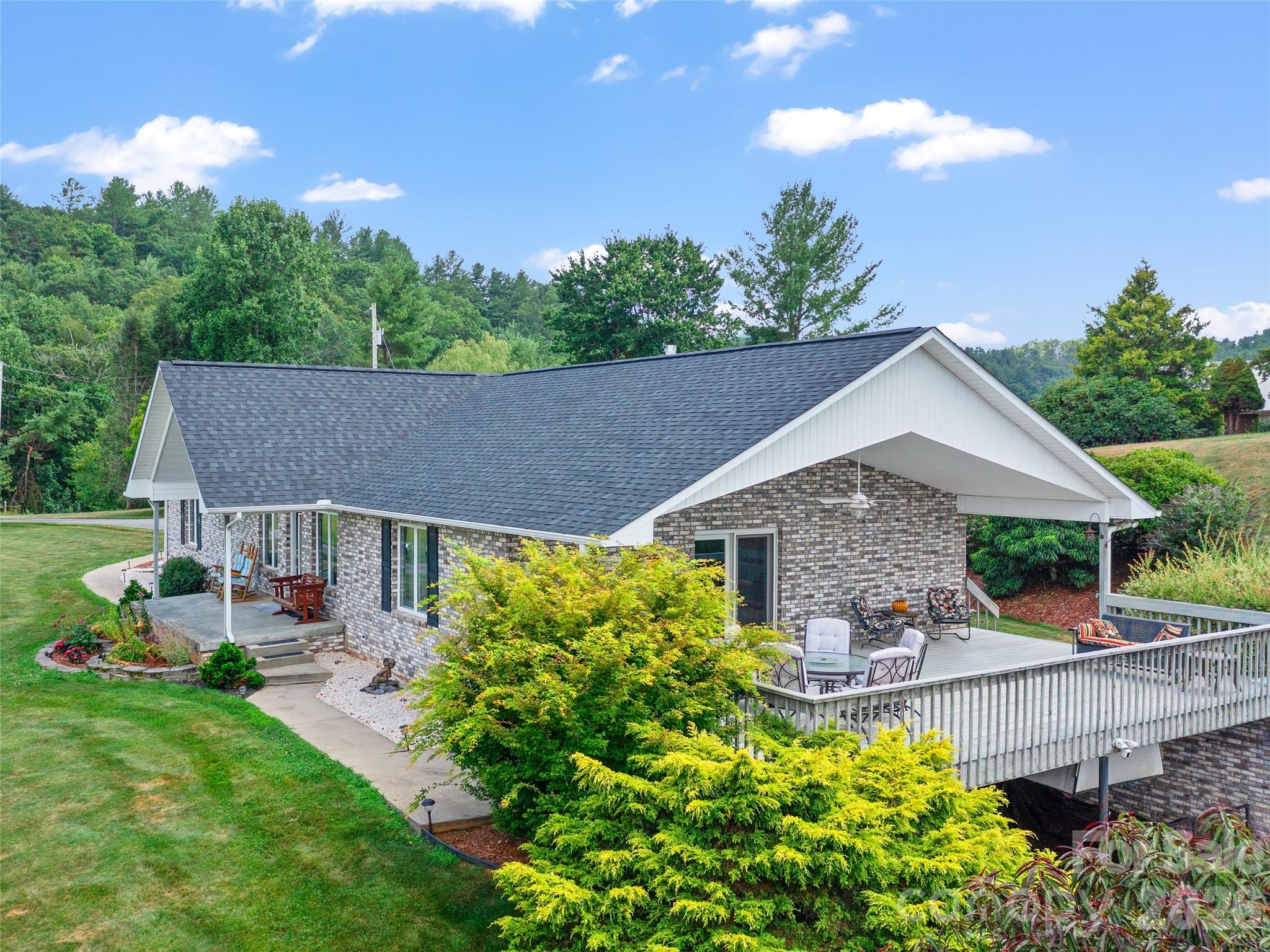 124 W Dogwood Circle Burnsville NC 28714