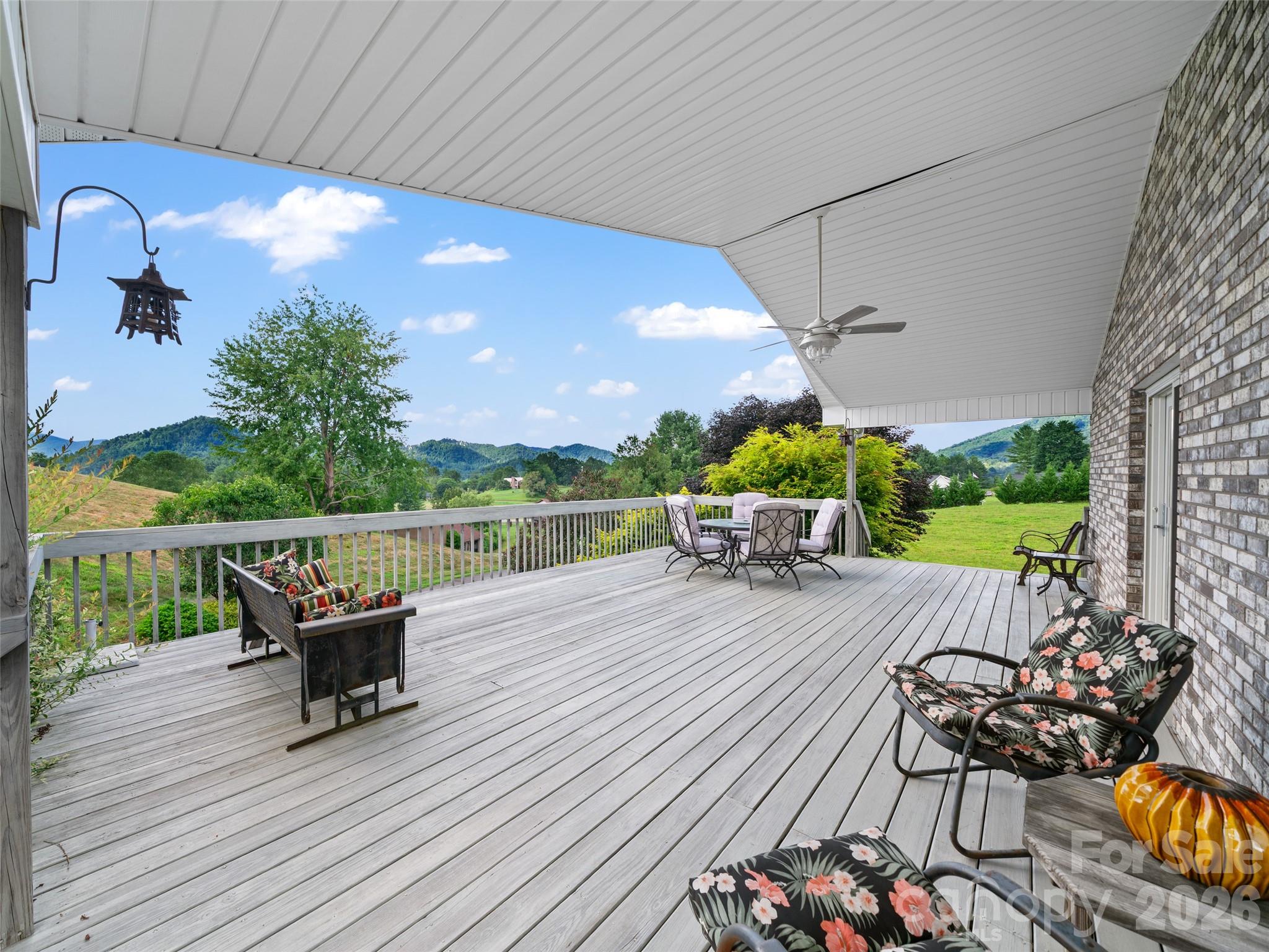 124 W Dogwood Circle Burnsville NC 28714