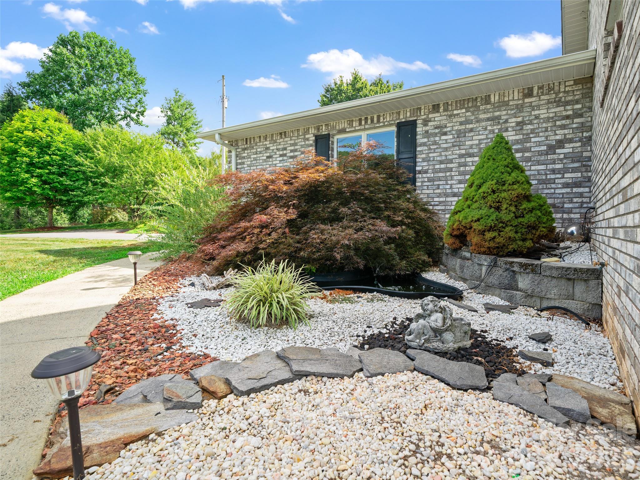 124 W Dogwood Circle Burnsville NC 28714