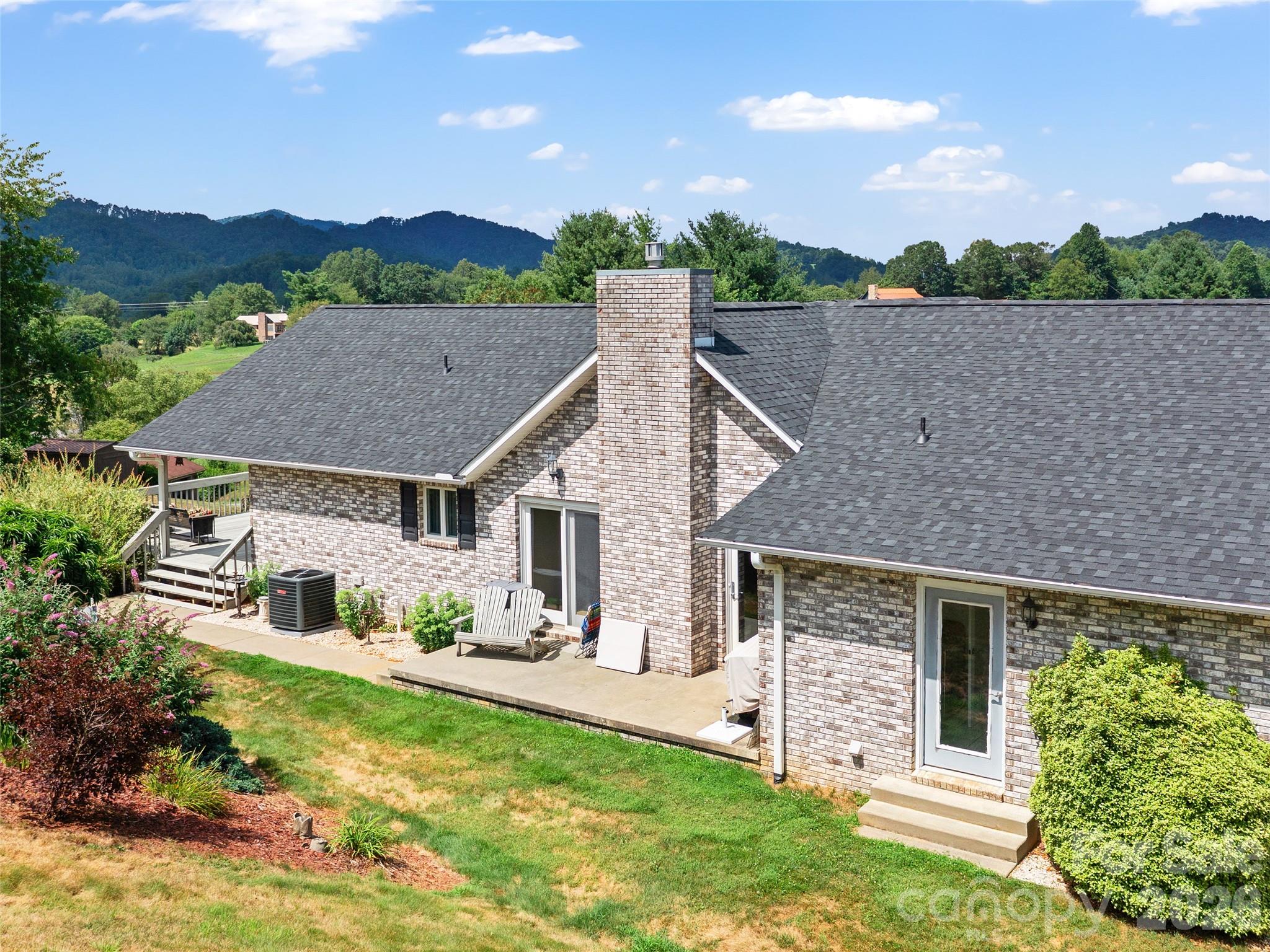124 W Dogwood Circle Burnsville NC 28714