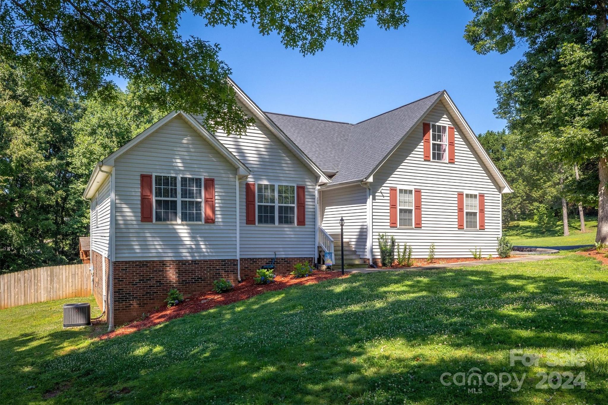 704 17th Avenue Drive SE Hickory NC 28602