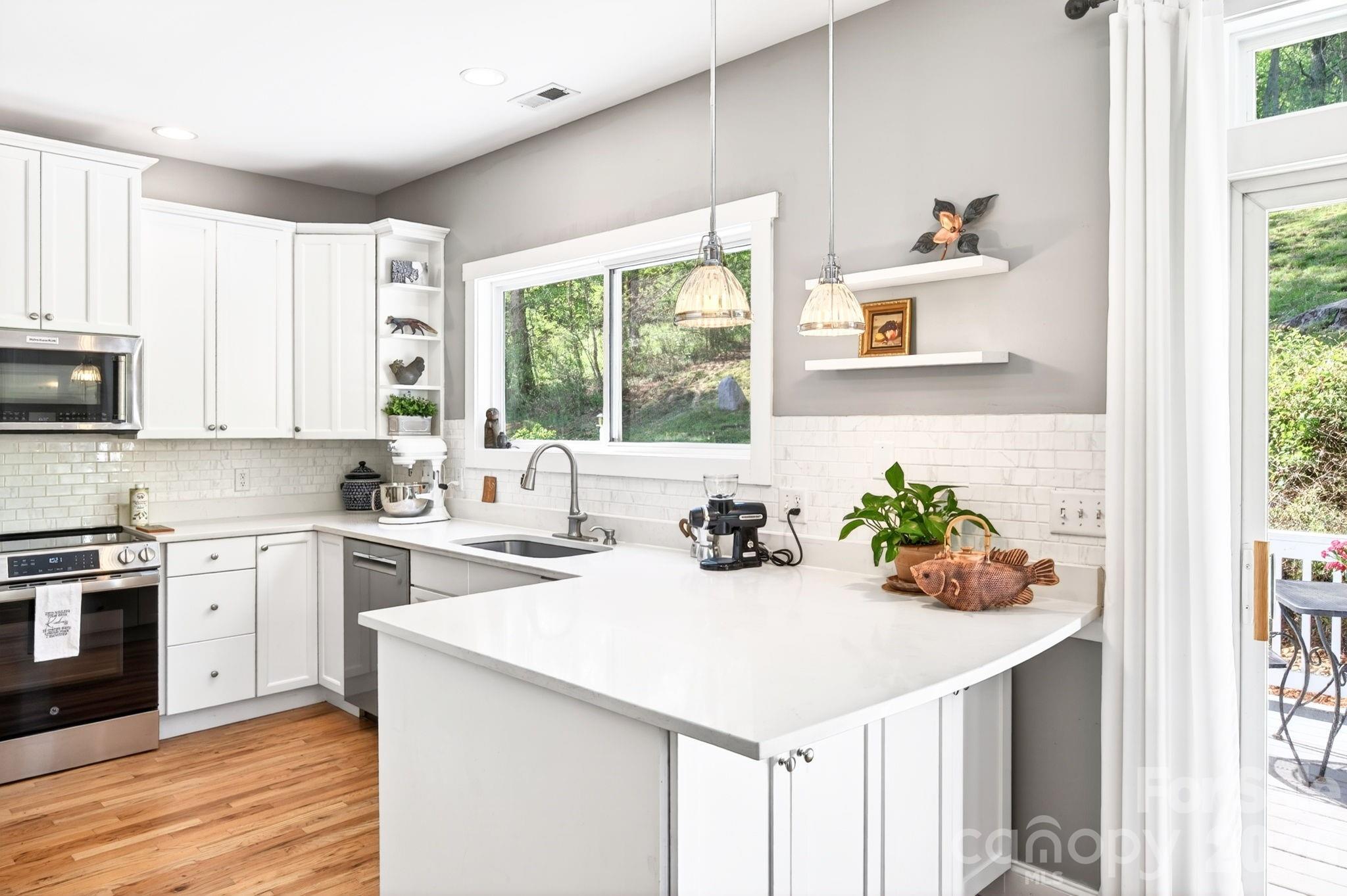 26 Macdougall Lane Weaverville NC 28787