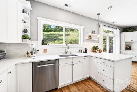 26 Macdougall Lane Weaverville NC 28787