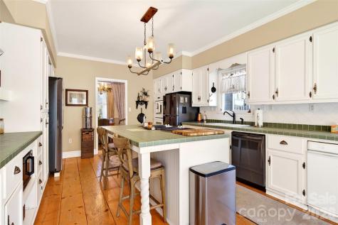 60 Henry Lane Spruce Pine NC 28777