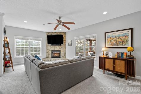 505 Kings Ridge Asheville NC 28804