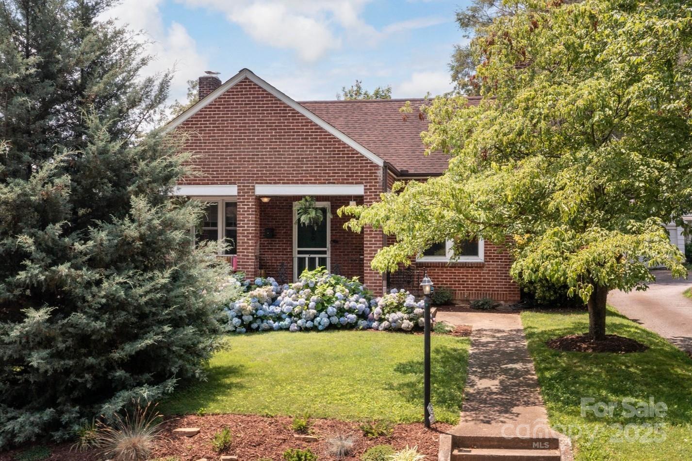 9 Colonial Place Asheville NC 28804
