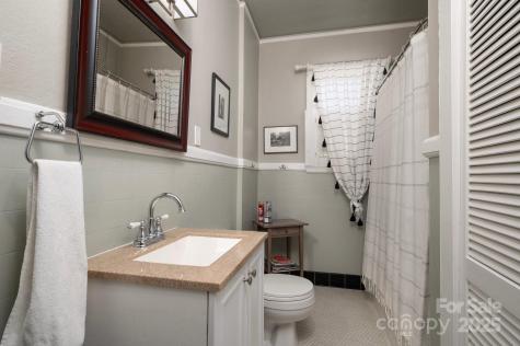 9 Colonial Place Asheville NC 28804