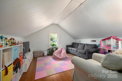 9 Colonial Place Asheville NC 28804