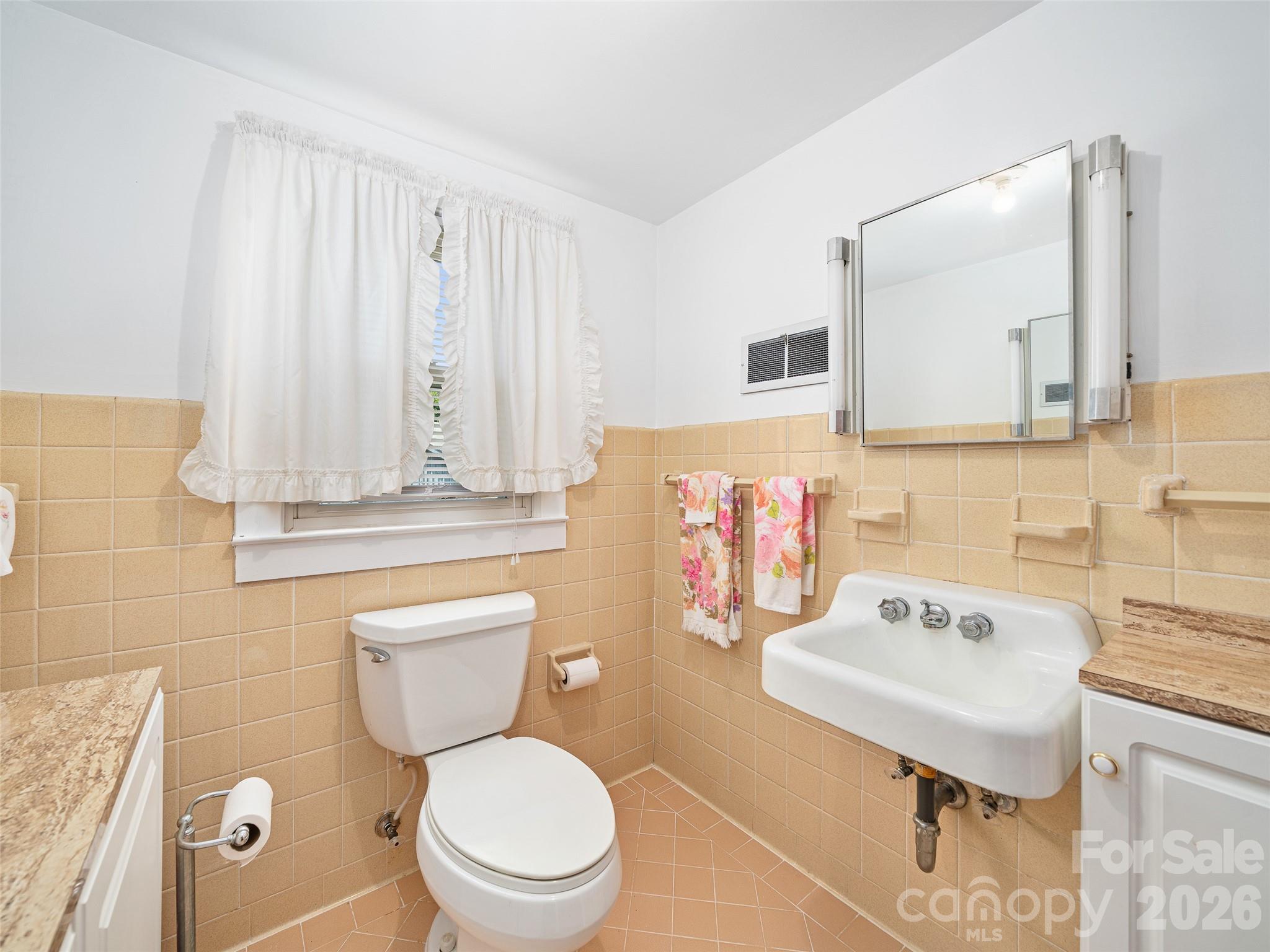45 Summit Street Burnsville NC 28714