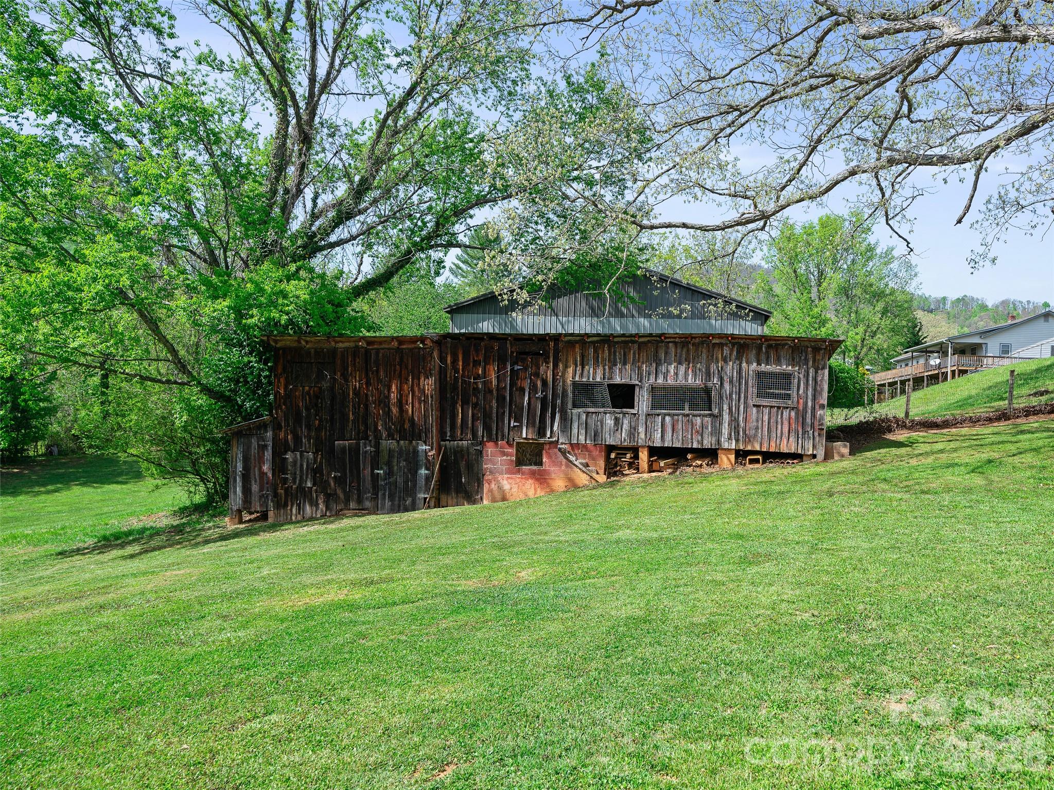 45 Summit Street Burnsville NC 28714