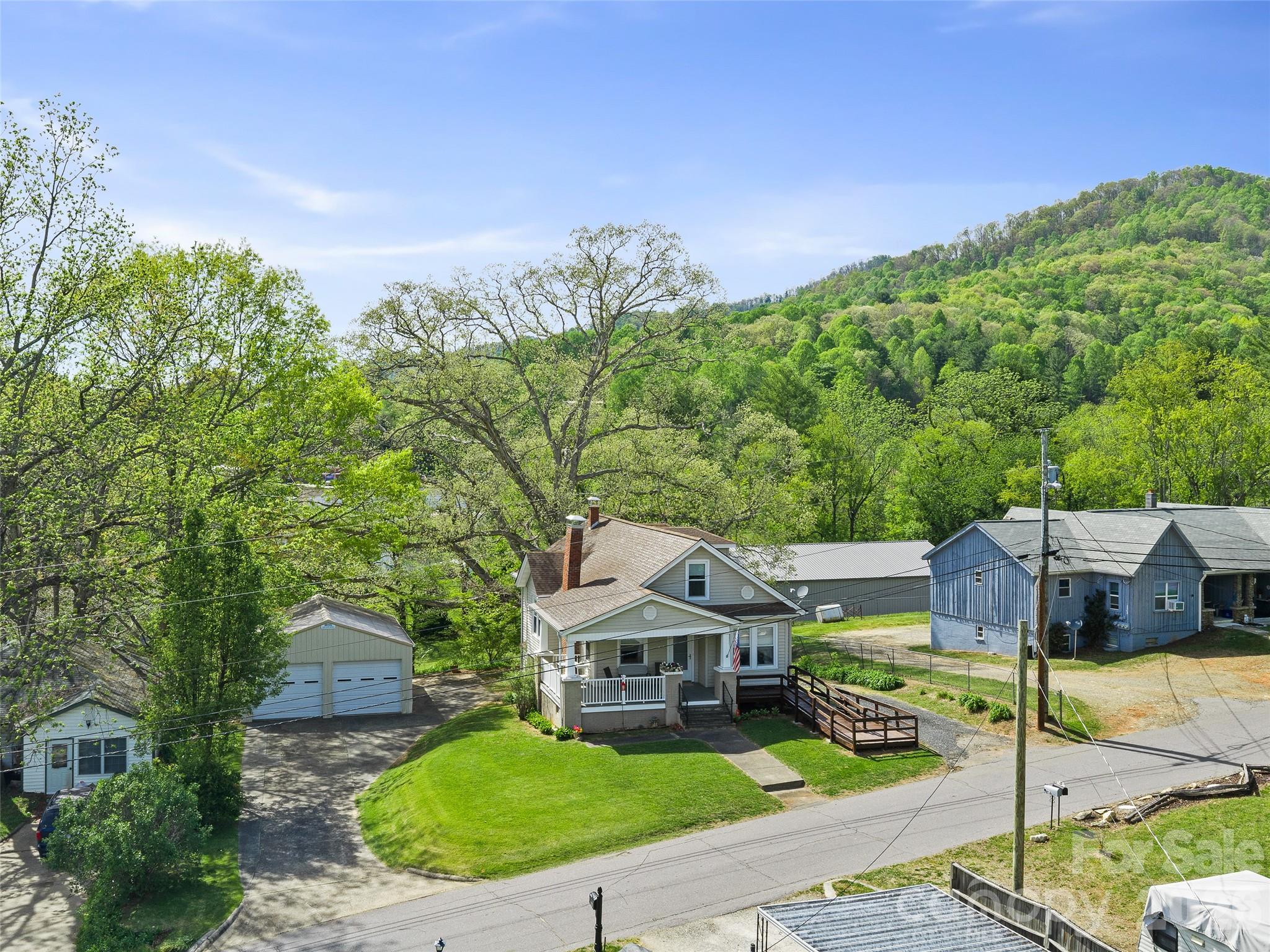 45 Summit Street Burnsville NC 28714