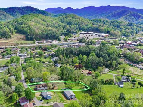45 Summit Street Burnsville NC 28714